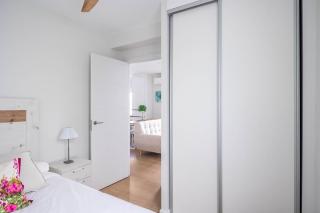 Bright Apartment Near Seville's Historic Center - 4