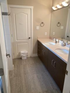 Large bedroom with private bathroom - Richmond - 1