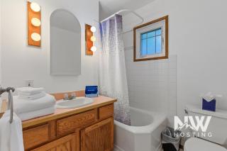 Adorable Bungalow Electric Fireplace & Large Fenced Yard - Coeur d'Alene - 5