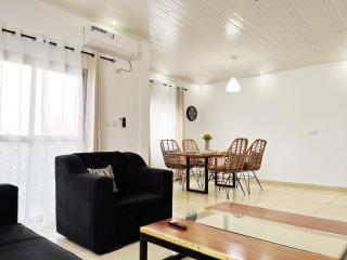 Stylish African-Chic Apartment - WiFi, Gardien, Parking, Climaté - Douala - 1