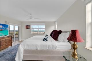 Ocean View Penthouse Retreat amenities: tennis court heated Pool Vista Key Two - Islamorada - 7