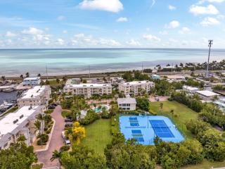 Ocean View Penthouse Retreat amenities: tennis court heated Pool Vista Key Two - Islamorada - 6