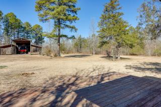 3 Mi to Greers Ferry Lake Peaceful Cabin with Deck! - 7
