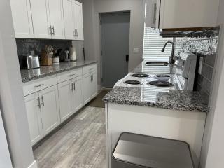 Urban Retreat 2BR Near Downtown - Columbus - 1