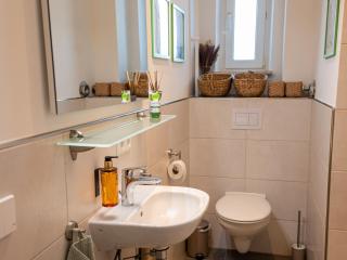 Charmante 2 Zimmer Wohnung im Herzen der Stadt - 1A Lage - Karlsruhe - 3