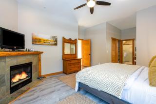 Cozy Pine Cabin Private Pool Access & Family Fun - 5