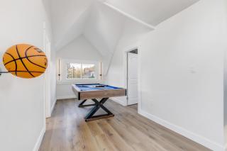 Pickleball, Hot Tub Fun & Relax - Cleveland - 2