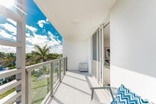Beachside Modern 2BR 2BA - Boca Raton - 2
