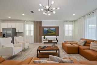 8950CBD Amazing 9BR Lakeview Villa in Solara - 6