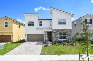 8950CBD Amazing 9BR Lakeview Villa in Solara - 7