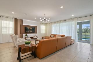 8950CBD Amazing 9BR Lakeview Villa in Solara - Kissimmee - 5