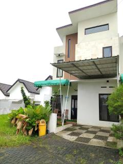 Homestay Estetis di Malang Dekat Jatim Park 3 - Malang - 0