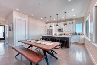 Lux Kanab Home with Pool Hot Tub Pickleball Courts - Kanab - 7