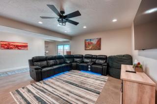 Lux Kanab Home with Pool Hot Tub Pickleball Courts - 2