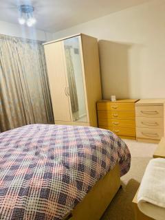 Room in apartment in Crawley Close to Gatwick - Ifield - 5