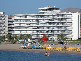 Beachfront Apartment in Estartit with Balcony - L'Estartit - 0