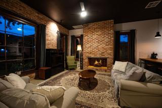 Monument House - Mount Barker - 9