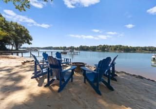 Sandy Shore - Coastal Cottage Meets Urban Contemporary - Mooresville - 0