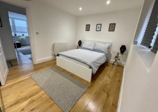 Newley Refurbished 2-Bed Only Minutes from London's Attractions - Londra - 1