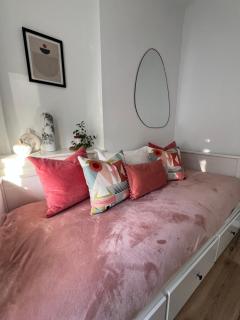 2025 Award Winner Liverpool Peach House - 4 Bedrooms - Liverpool - 3