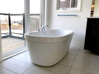 Grand Waterfront Retreat under 1hr from Toronto - 4