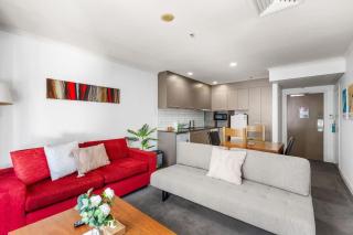 City Getaway 1BR Apt w Pool & Gym Near Hotspots - Auckland - 9