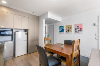 City Getaway 1BR Apt w Pool & Gym Near Hotspots - Auckland - 8