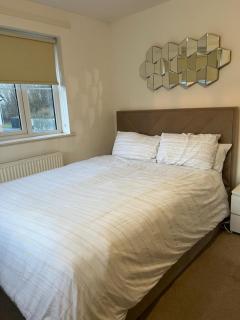 Cosy 2 bedroom apartment with parking - Manchester - 7