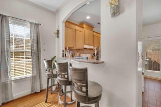 Cozy 2B Townhouse - King Bed - Concord - 3