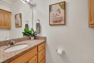 Cozy 2B Townhouse - King Bed - Concord - 4