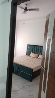 HotoHomeStay03 - Varanasi - 1