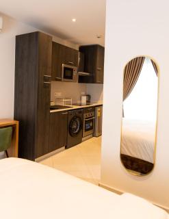 Vibrant Studio at Loxwood House - 2