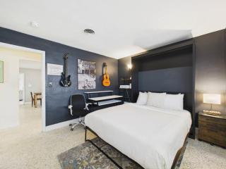 3 Bedroom 2 Bath Beachside House With Hot Tub! - Satellite Beach - 4