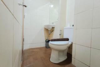White and Cozy Studio at Vida View Makassar Apartment By Travelio - Pampang - 3
