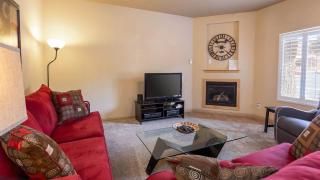 Kanab Townhome Pool and Hot Tub Pets OK - 3