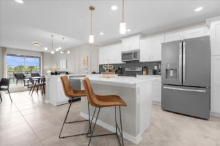 2 Bedrooms 2 Bathrooms Storey Lake 3150-205 - 2