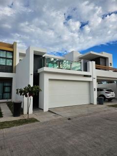 A2P Preciosa casa con habitación abajo en Acacia Residencial - 5