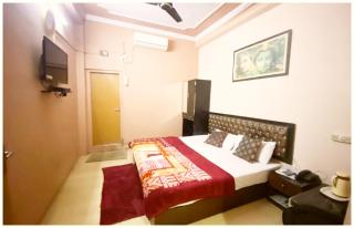 A PREMIUM VARANASI HOTEL D - S - R E S I D E N C Y - fully Air Conditioned hotel at Prime Location - Hygiene & Spacious Room - with wifi Facilities - BEST HOTEL IN VARANASI - Varanasi - 3