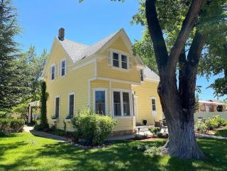 Stunning Historic Home Lots of Space In Town - Kanab - 0