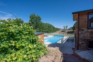Sequoia Homestead in Kanab Pets OK Heated Pool - 3