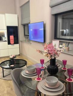 Pretty Pink Posh Penthouse - Manchester - 3