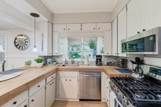 Luxury 3BR Lake Morton Bungalow Walk to Downtown! - Lakeland - 2