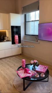 Pretty Pink Posh Penthouse - Manchester - 5