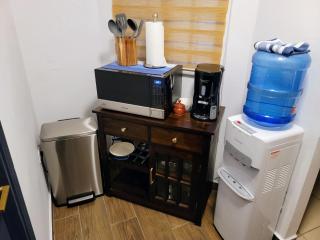 King Suite with Bath, Kitchenette, Desk, AC and TV - 5