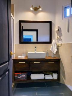King Suite with Bath, Kitchenette, Desk, AC and TV - 1