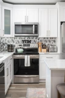 Wood Circle House - Dog Friendly with Fenced in Backyard - 1