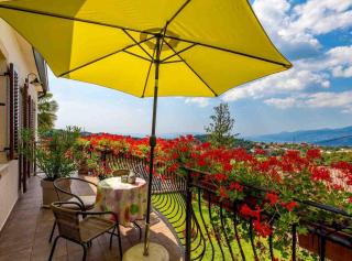 Modern Comfort with Shared Pool & Lush Green Surroundings in Kastav - Kastav - 9