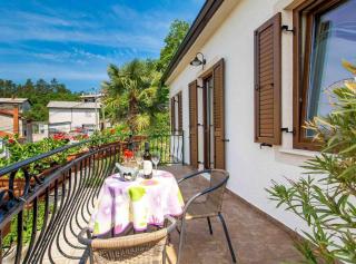 Modern Comfort with Shared Pool & Lush Green Surroundings in Kastav - Kastav - 6