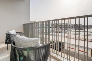 Community Views Studio Near Nad Al Sheba Gardens with Balcony, MAG 980, Mohammad Bin Rashid by Deluxe Holiday Homes - 6