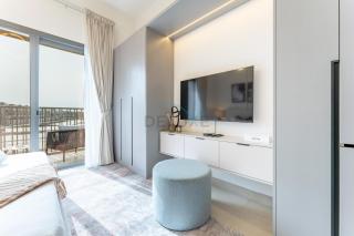 Community Views Studio Near Nad Al Sheba Gardens with Balcony, MAG 980, Mohammad Bin Rashid by Deluxe Holiday Homes - 9